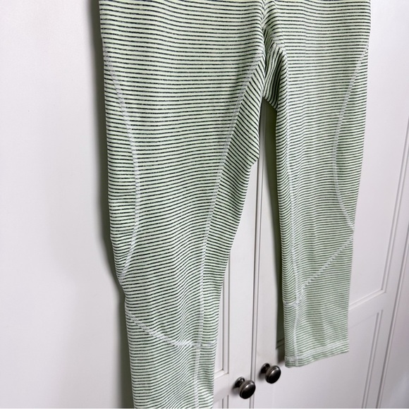 Zella Live In Streamline' Capris Leggings Small Micro Stripe - Picture 5 of 11